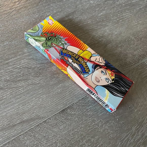 MAC Cosmetics - Wonder Woman Collection - 2011 Blue Shadow Palette - Picture 2 of 5